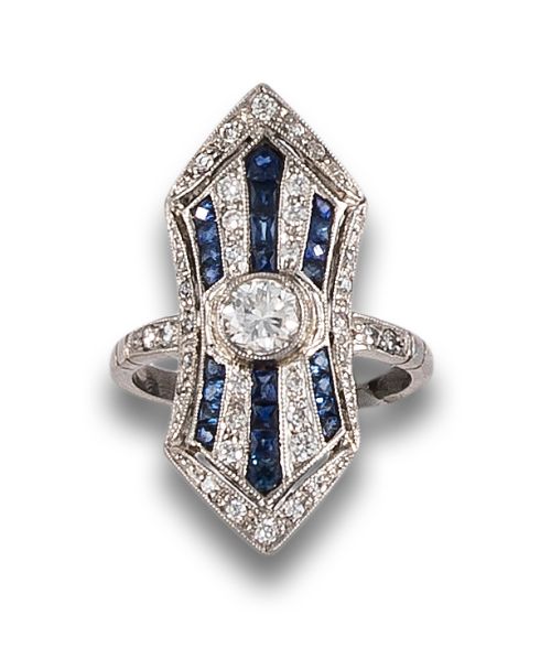 DIAMONDS AND SAPPHIRES COCKTAIL RING IN PLATINUM