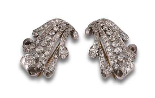 PAIR OF CLIPS, CA. 1940 IN PLATINUM AND DIAMONDS WITH GOLD