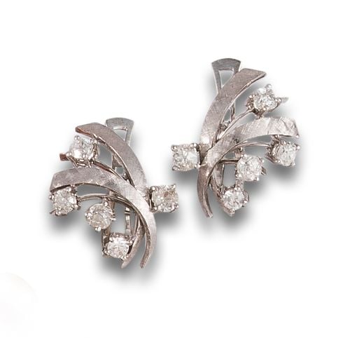 EARRINGS IN WHITE GOLD AND DIAMONDS