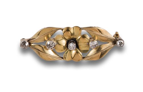 BROOCH IN GOLD AND DIAMONDS