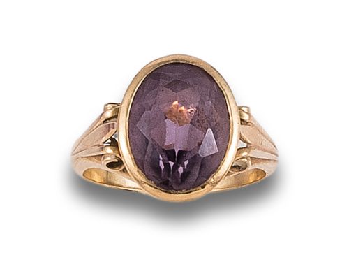 AMETHYST AND YELLOW GOLD RING