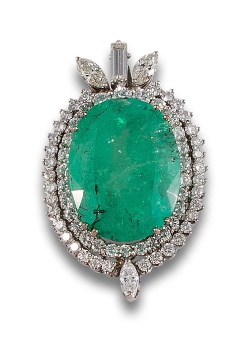 EMERALD PENDANT BROOCH, POSSIBLY COLOMBIAN AND DIAMONDS, IN