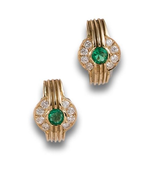 EARRINGS, 1980s, WITH DIAMONDS AND EMERALDS, IN YELLOW GOLD