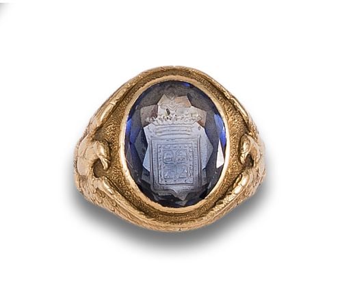 YELLOW GOLD AND GLASS SIGNET RING