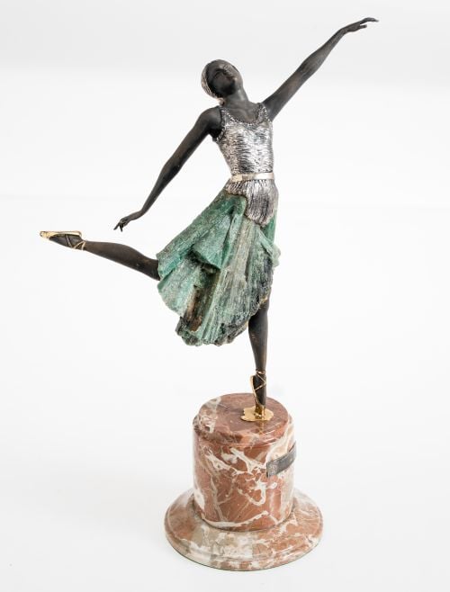 "Paso Ballet" figure by Carrera y Carrera