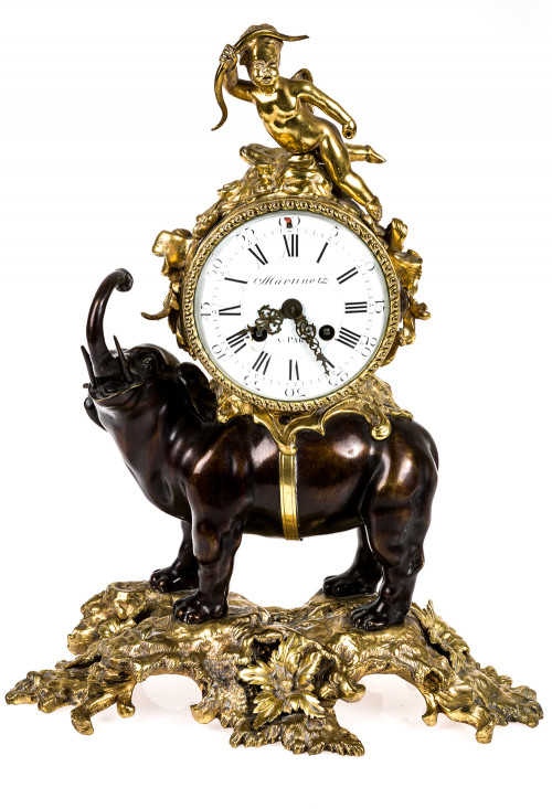 Reloj de bronce dorado con elefante