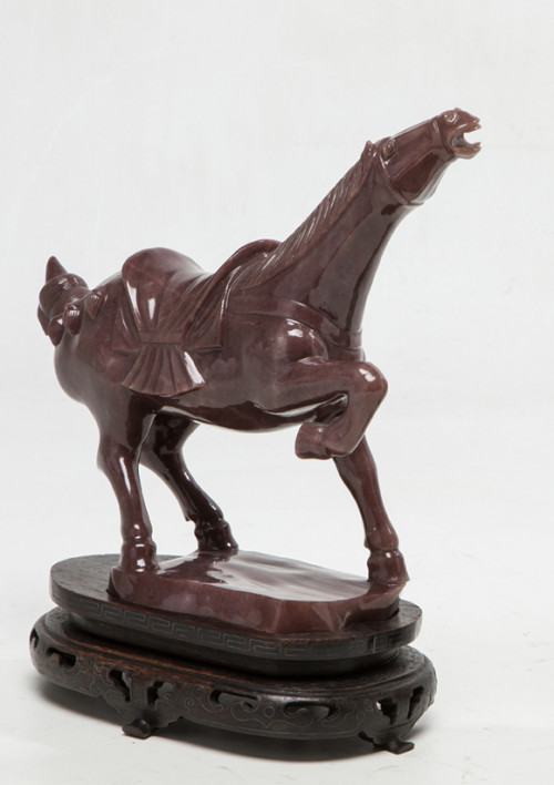 Figura de caballo de cuarzo tallado. 